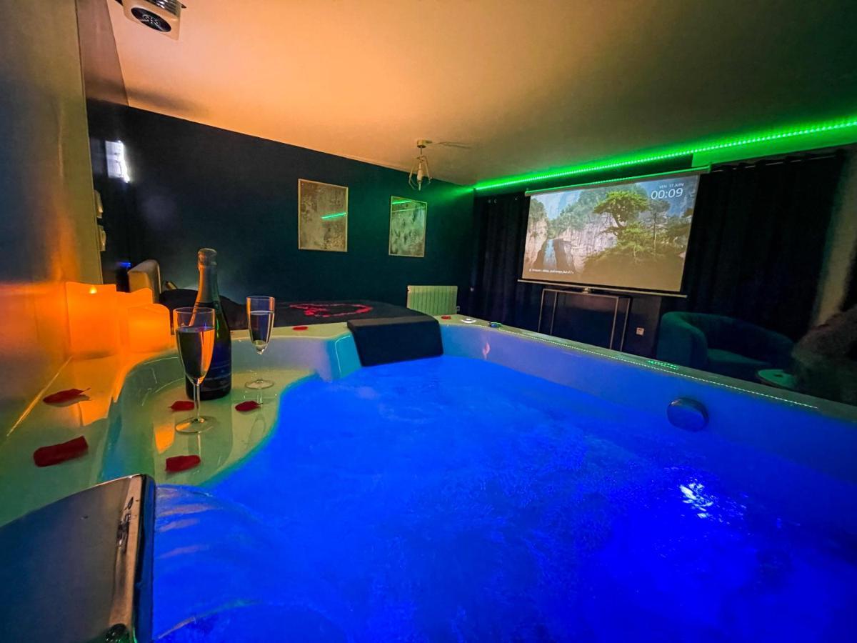 Spa Sous Les Etoiles - Cinema - Netflix - Parking - Gare 阿棉 外观 照片