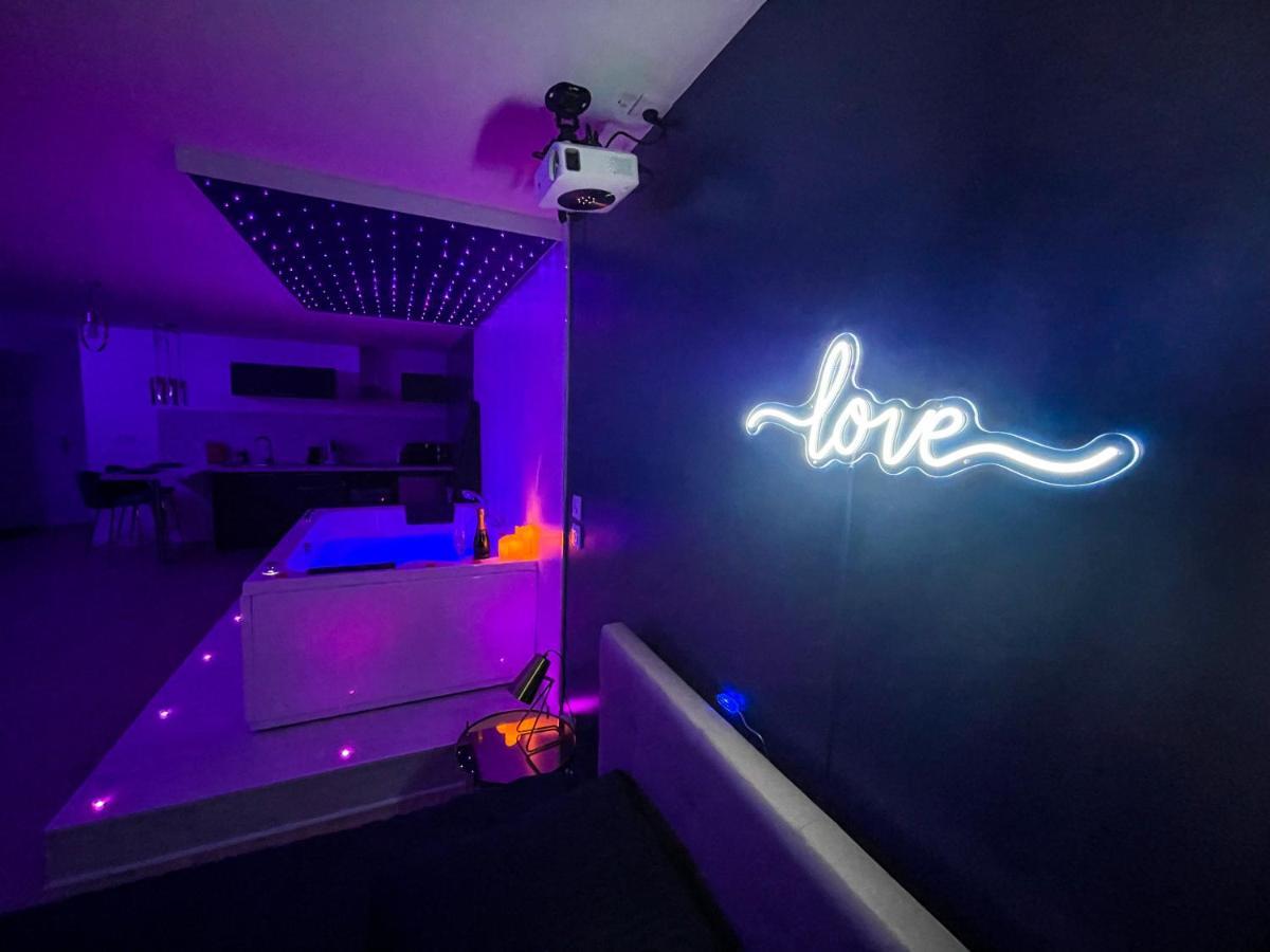 Spa Sous Les Etoiles - Cinema - Netflix - Parking - Gare 阿棉 外观 照片