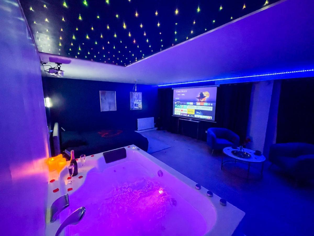 Spa Sous Les Etoiles - Cinema - Netflix - Parking - Gare 阿棉 外观 照片