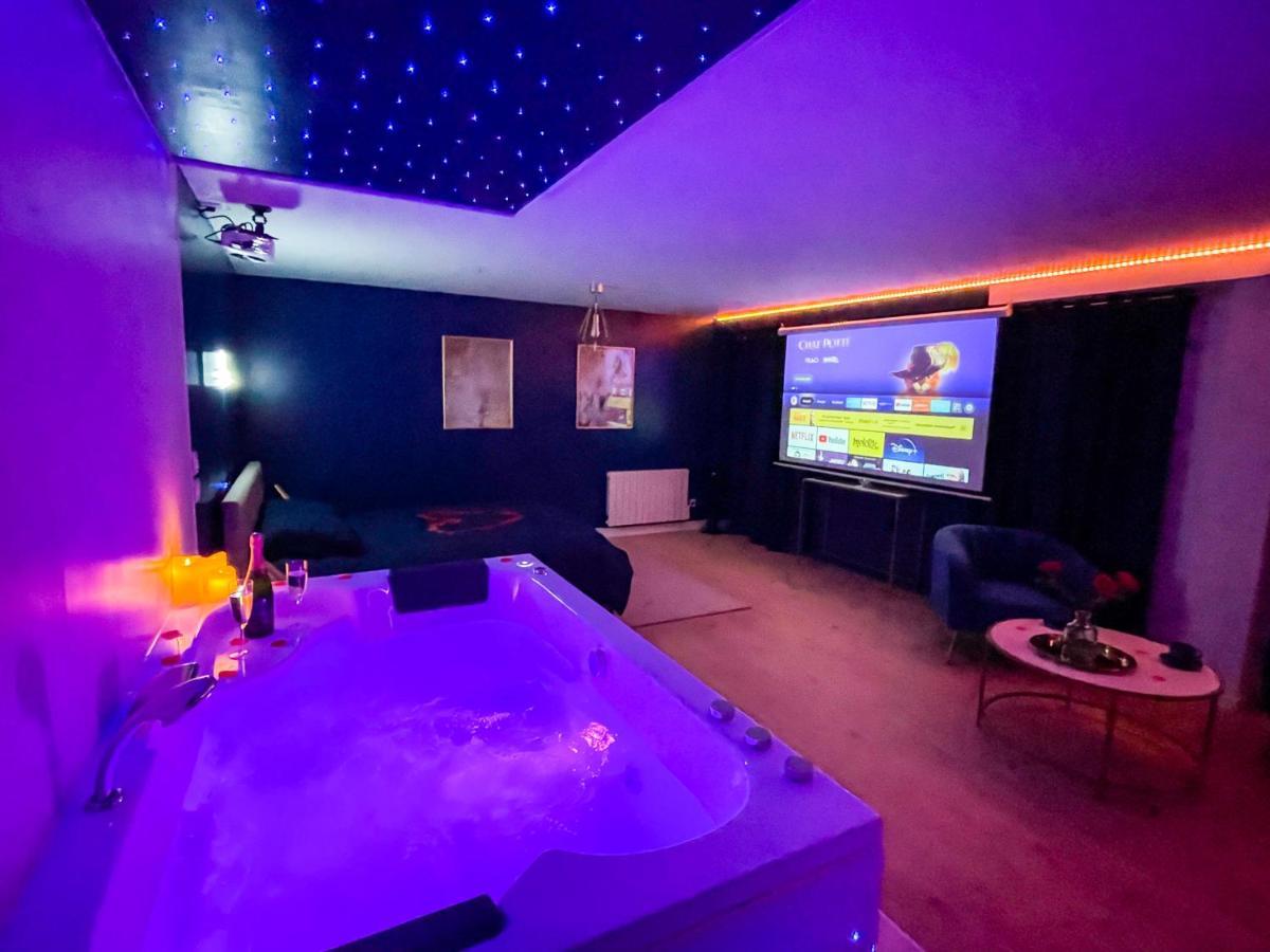 Spa Sous Les Etoiles - Cinema - Netflix - Parking - Gare 阿棉 外观 照片
