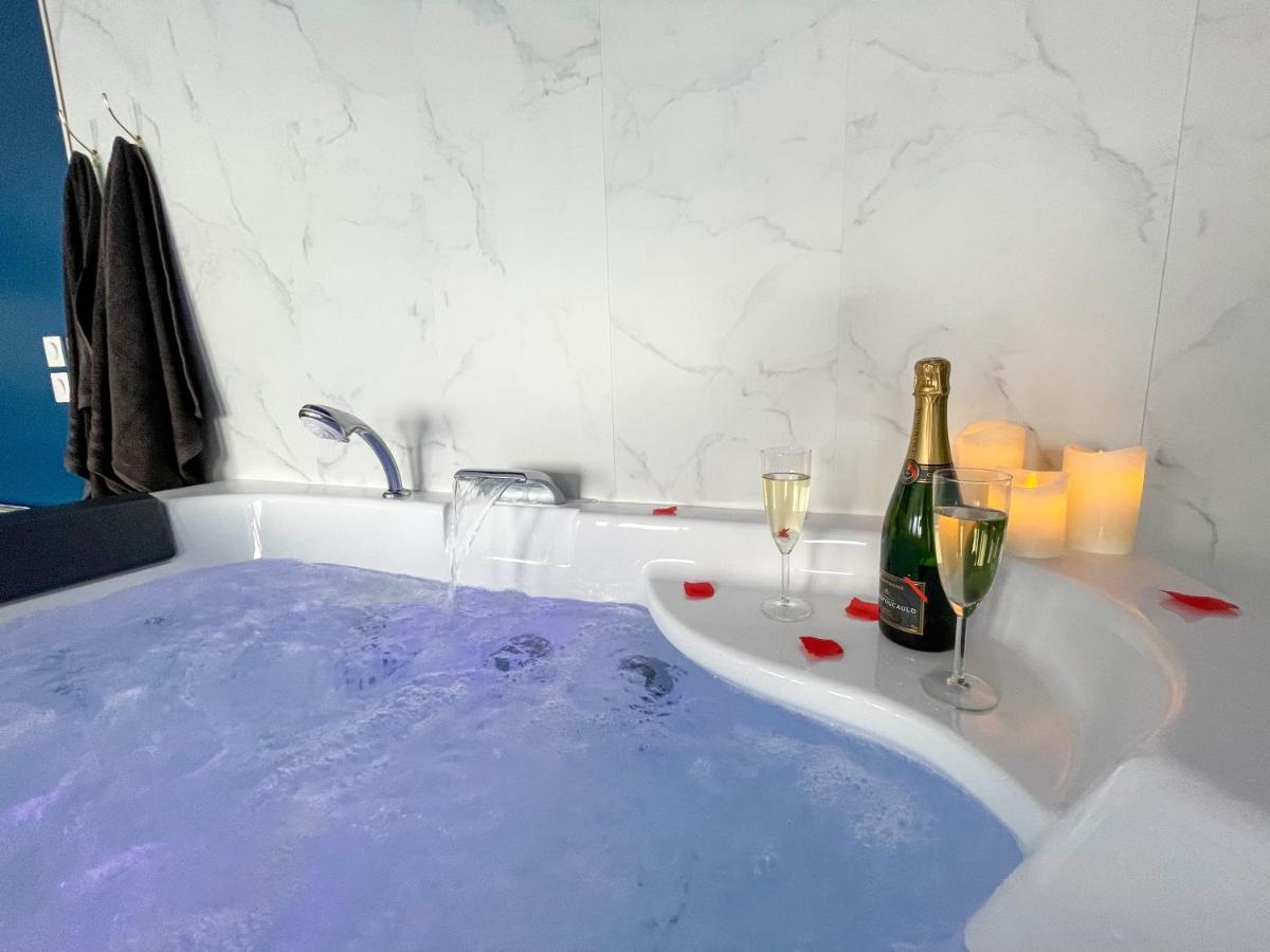 Spa Sous Les Etoiles - Cinema - Netflix - Parking - Gare 阿棉 外观 照片